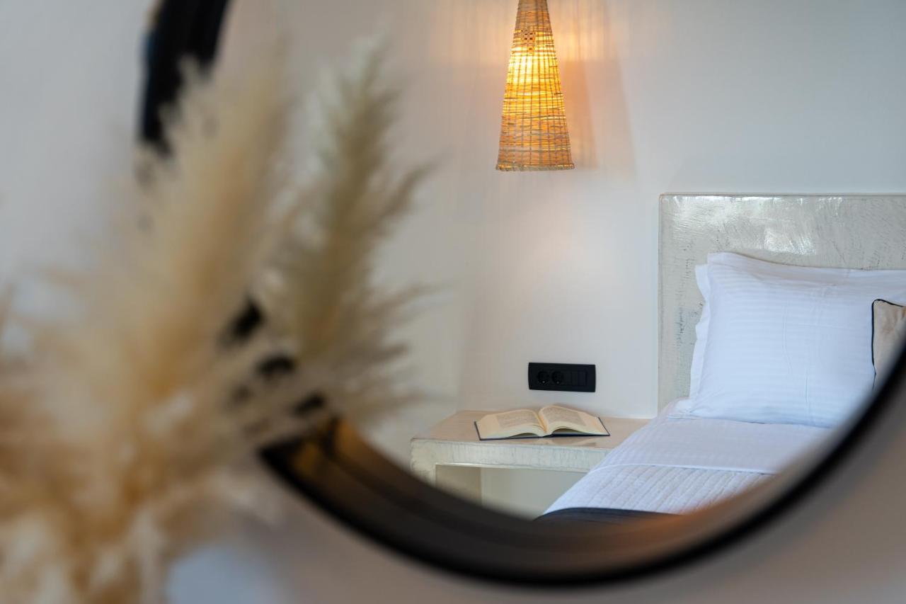 Almira Luxury Apartment Perivolos (Santorini)