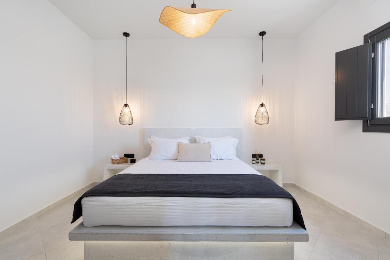 Almira Luxury * Perivolos (Santorini)