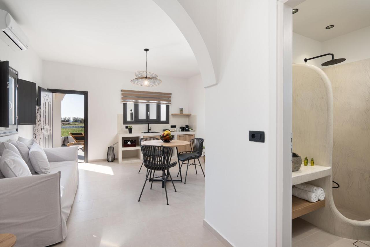 Almira Luxury Perivolos (Santorini)