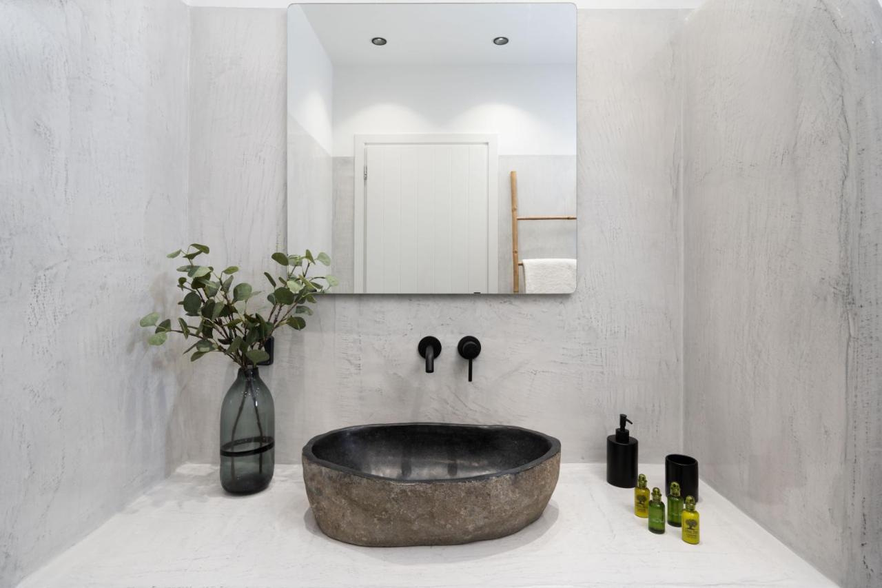 Almira Luxury * Perivolos (Santorini)