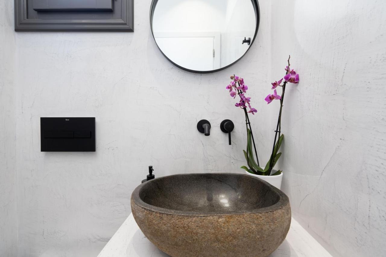 Almira Luxury Apartment Perivolos (Santorini)