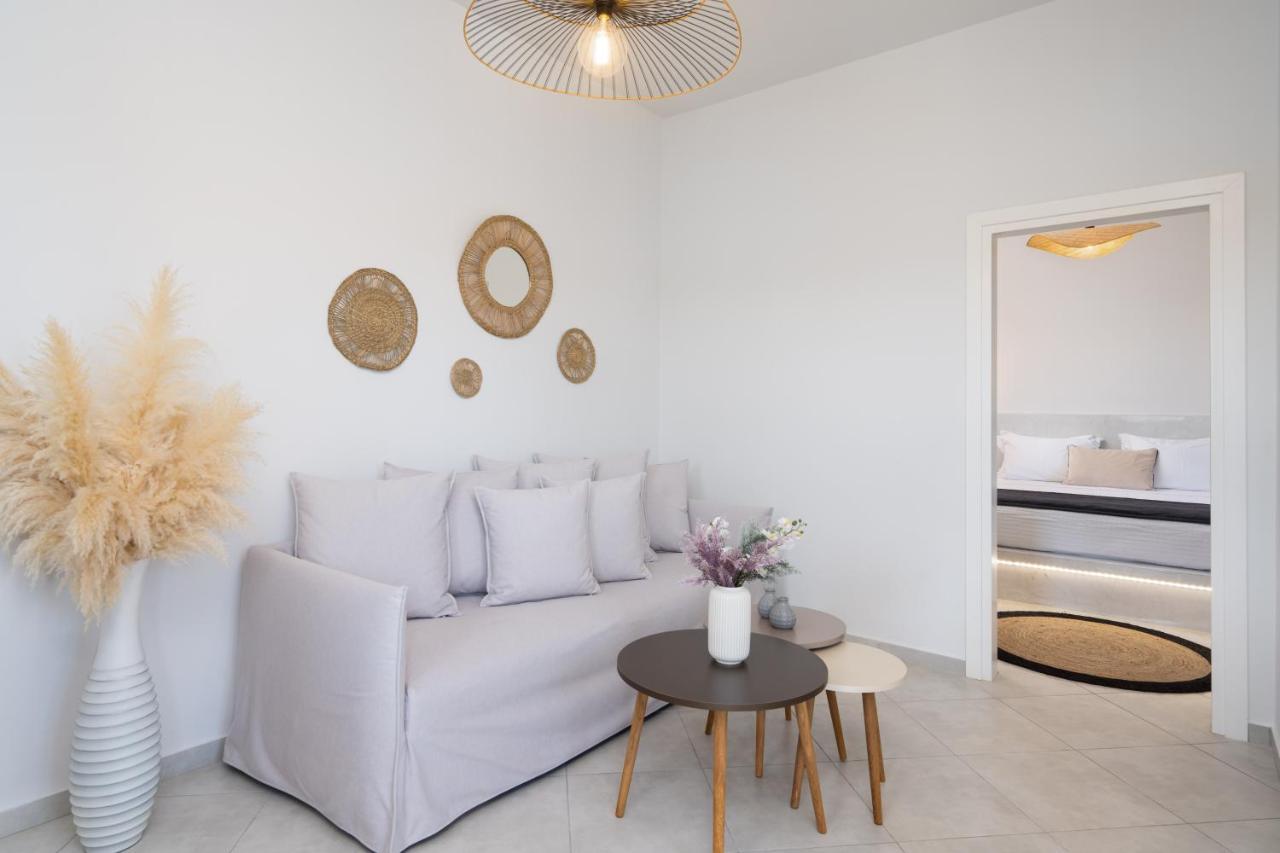 Almira Luxury Perivolos (Santorini)