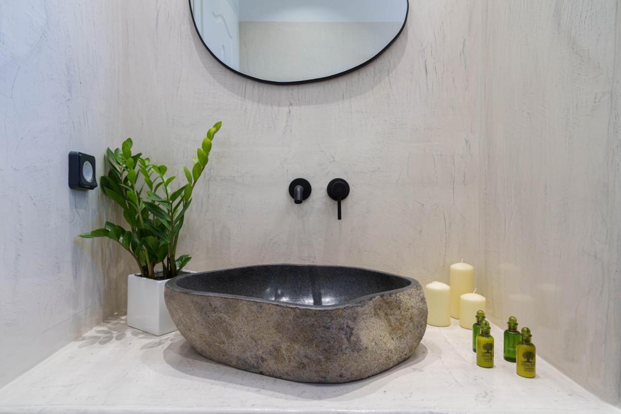 Almira Luxury * Perivolos (Santorini)