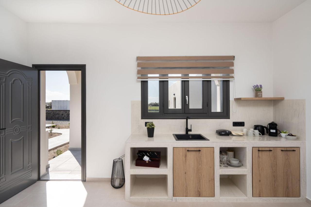 Almira Luxury Perivolos (Santorini)
